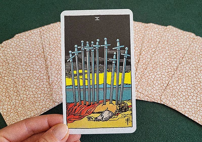 10 Mieczy Tarot