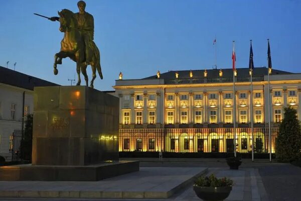 Від шоку до зверхності: як Польща змінила тон у відносинах з Україною