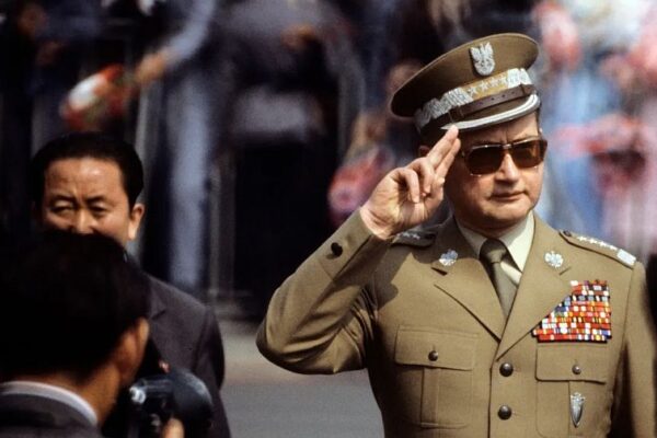 13 грудня 1981 року- Войцех Ярузельський - людина що врятувала Польщу від радянської окупації в цей день