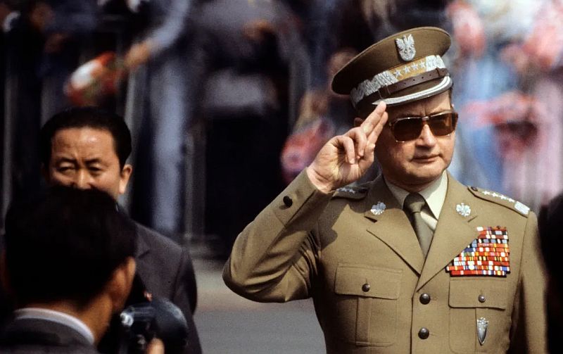 13 грудня 1981 року- Войцех Ярузельський - людина що врятувала Польщу від радянської окупації в цей день